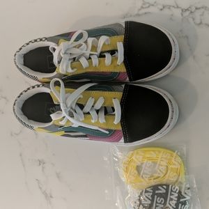 Color-blocked Vans size 3